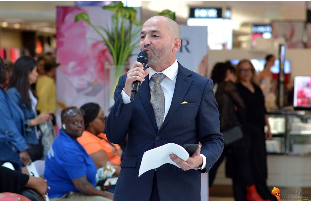 Chris Maloof on stage